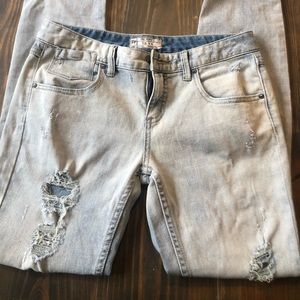 🌻FREE PEOPLE DISTRESSED SKINNY JEANS🌻